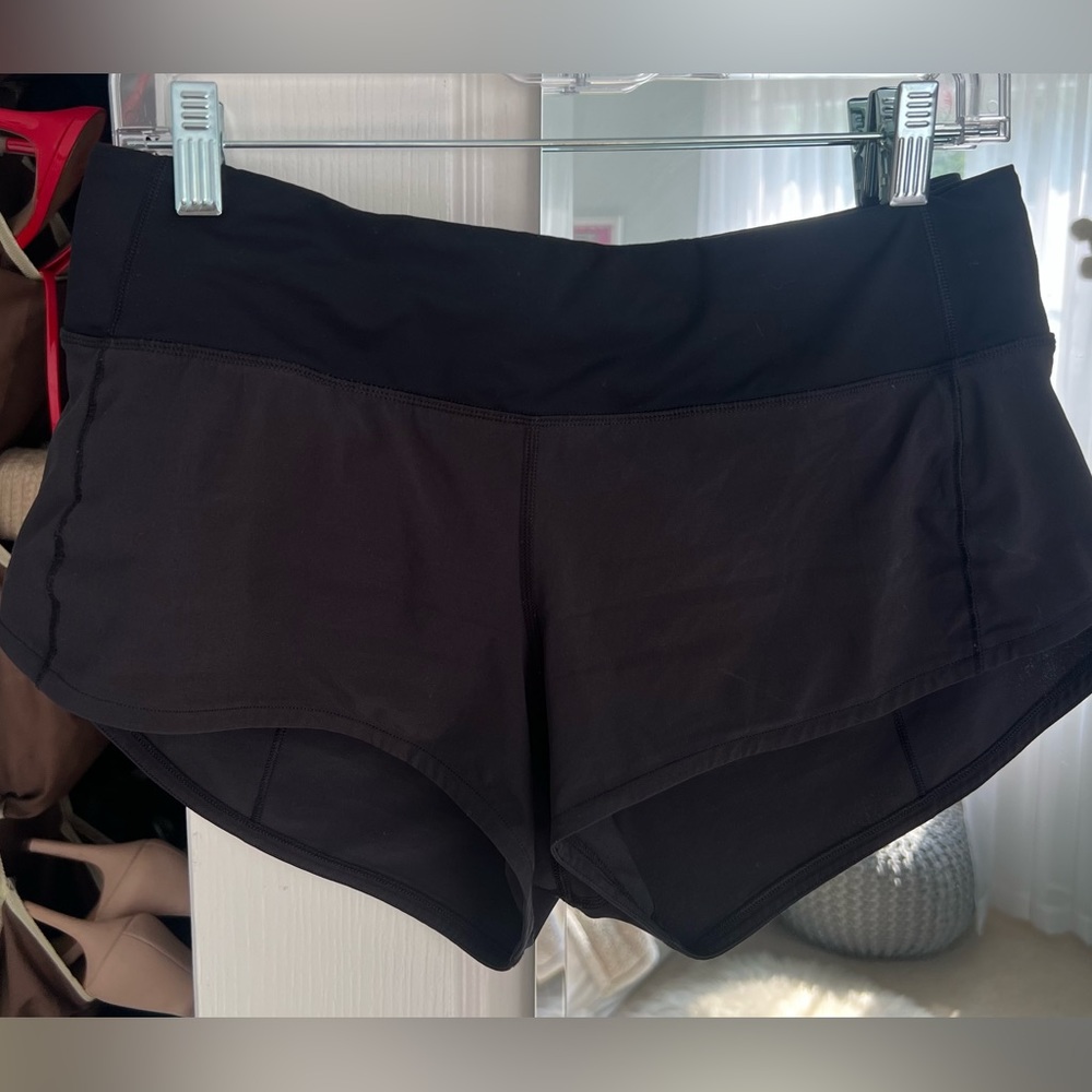 Black Lululemon Speed Up Shorts 2”